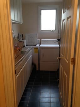 2 rooms in Menlo Park Home - July 1 through mid September 2