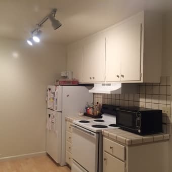 2B/1B Apt Sublet - any 3 wks between 6/20 & 8/8 for $2,399 2