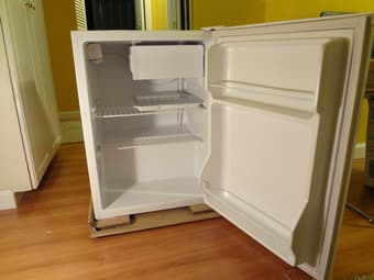 (Selling for $25) Black & Decker Fridge w/ Freezer Compartment 1