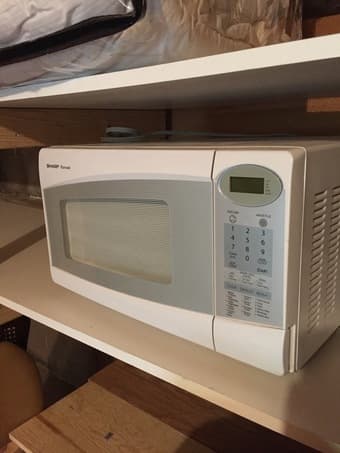Sharp Carousel 1100watt white micro - 50 1