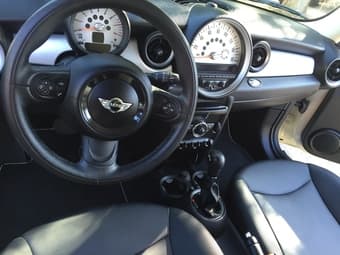 2012 MINI Cooper Hardtop Hatchback (White Exterior) 3