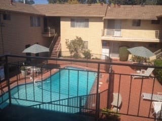 1250$/month, room in a 2BR/1BA appartment, free in July, Palo Alto 1
