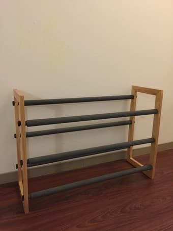 extendable shoe rack ($10) 1