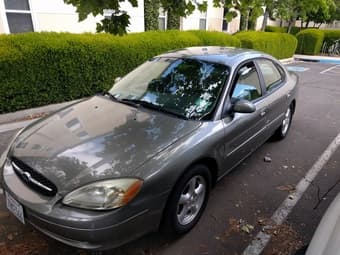 Ford Taurus Sedan 2002 - $3,300 1
