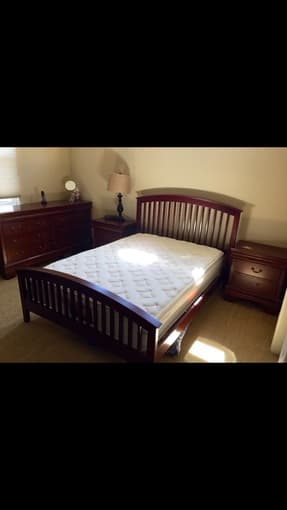 Selling beautiful full bed 1