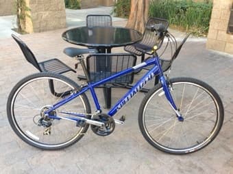 Specialized hybrid bike - almost new! Comes with Stanford license 1