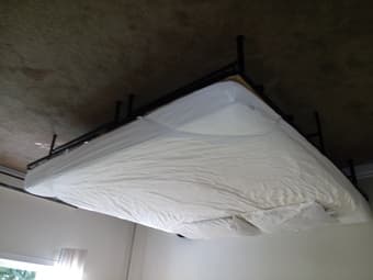 King Size 6" Memory foam mattress with metallic frame for 150USD 1