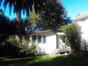 Nice cottage for this Summer, close to Stanford $1100 1