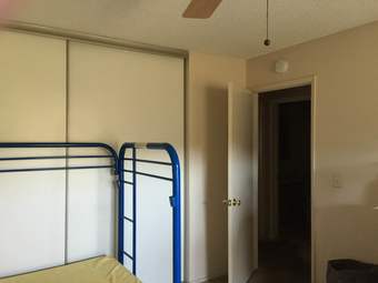 两室一厅的房屋，暑期短租分租其中一个卧室 3