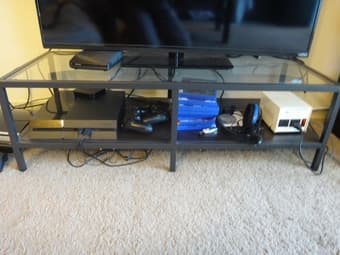 Moving sale : 2 small furnitures and a lot of items 1