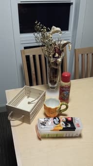 For sale: sushi maker, boot protector, vase with dried flowers, etc 1