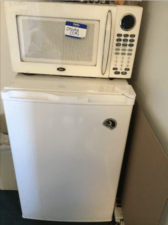 4.6 IGLOO MINI FRIDGE AND OSTER MICROWAVE 1