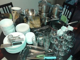 Full kitchen set or kitchen wares 1