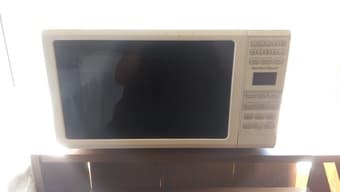 Microwave 700W 0.7 cubic ft ($10) 1