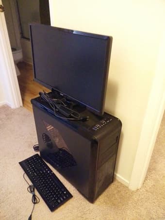 ATX Tower Computer case, 24-inch monitor, keyboard, speaker 1