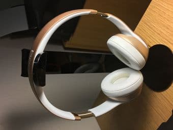 Beats Solo2 Wireless On-Ear Headphones for $200 ! (perfect conditions) 2