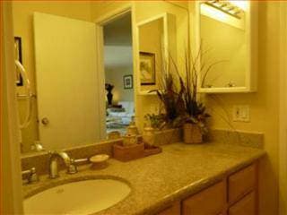 $4600 / 3br - 1300ft2 - 3BD/2BR Desirable Condo in Greenhouse Complex 3