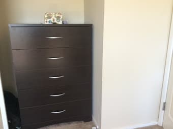 Selling chest of drawers for $10 2