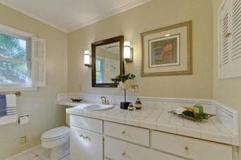 Private Master Bedroom and Bathroom at University Ave 1