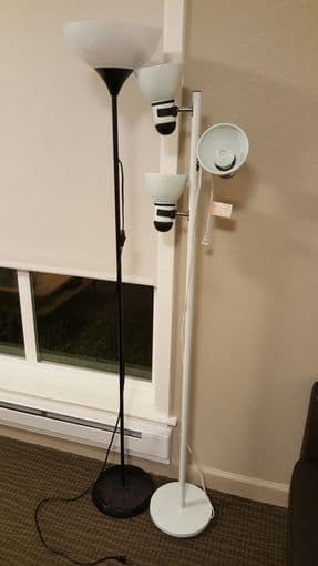 MOVING SALE- Vacuum cleaner, floor lamps, iron cast grill pan, etc 2