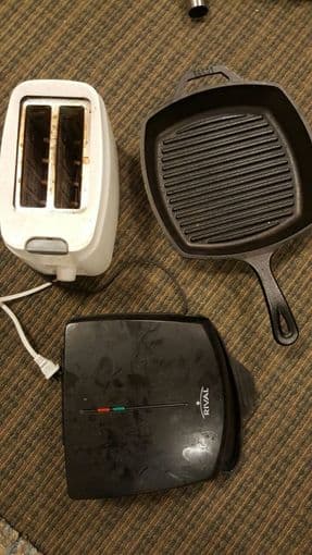 MOVING SALE- Vacuum cleaner, floor lamps, iron cast grill pan, etc 3