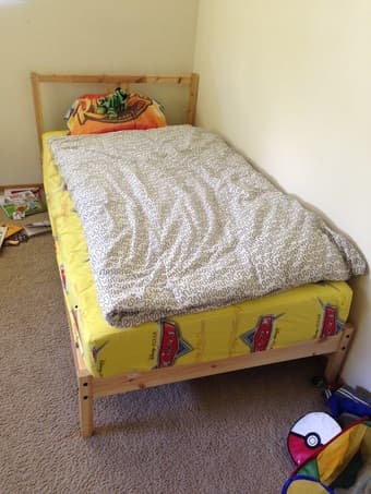 Futon full, twin bed, desk 3