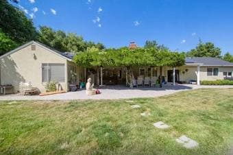 FURNISHED, FREE PARKING room on 1 ACRE property in shared house 2