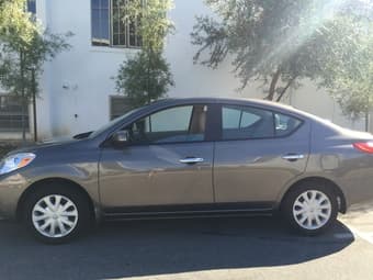 Only 22000 miles**2012 Nissan Versa sv - CLEAN TITLE- 1