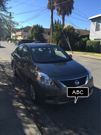 Only 22000 miles**2012 Nissan Versa sv - CLEAN TITLE- 3