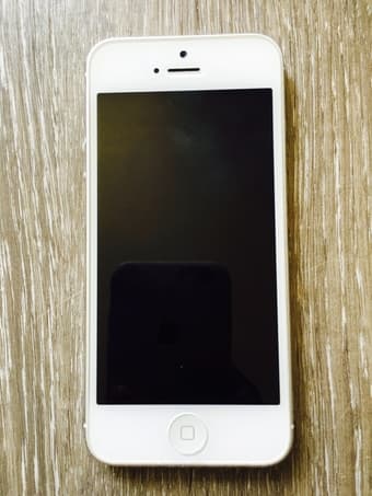 FS: iPhones 5 & 6 16gb white 1