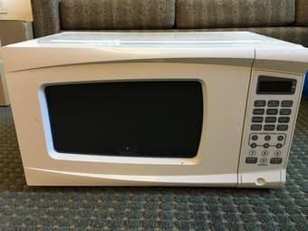 For sale, Rival Microwave Oven 0.7 Cu Ft, White 3