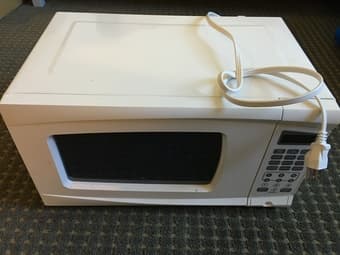 For Sale, Rival Microwave Oven 0.7 Cu Ft, White $25 1