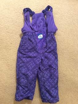 Moving sales: 2 car seats and 2 snow pants (5T) 1