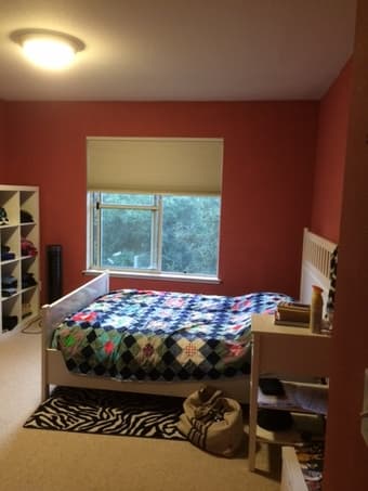 Room w Private Bath in Large, On-Campus House, Avail Aug 14-Oct 1. 1