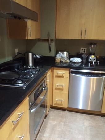 Room w Private Bath in Large, On-Campus House, Avail Aug 14-Oct 1. 2