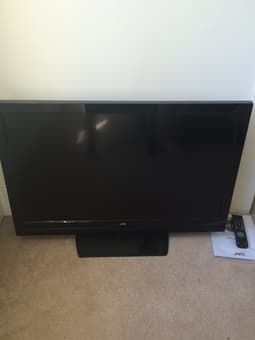 Selling 40'' JVC TV for $150 1