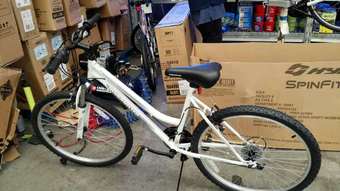ONLY 60 DOLLAR FOR A BIKE INCLUDING A NEW HELMET AND A LOCK 1