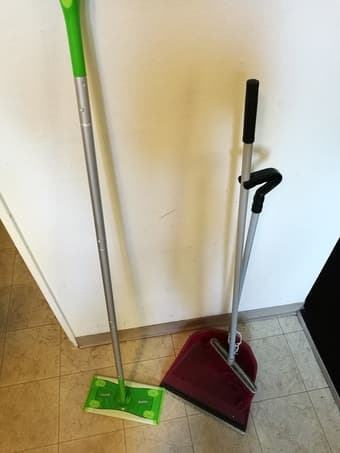 cleaning broom set and Swiffer swipper $5 1