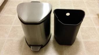 waste bins with lid and pedal 1