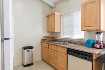 $900 Furnished & clean living room 5 mins from Stanford (Palo Alto) 3