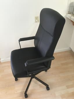 Like New desk chair. Great Deal! - $20 2