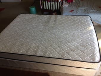 Queen size bed (mattress and box) 3