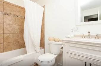 $1800 Private Room in 3BR home with Backyard and Pool (menlo park) 3