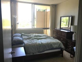 Shared room in downtown Palo Alto, furnished, available now 1