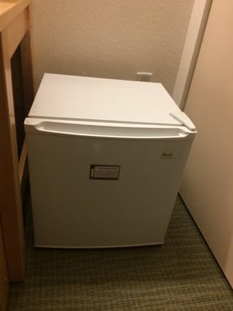 Avanti 1.7 cu. ft.  MINI FRIDGE (Excellent - $50) 1