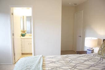 1950$( furnitured), Great Master Ensuite Bathroom Near By Standford 2