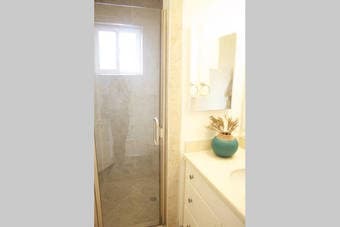 1950$( furnitured), Great Master Ensuite Bathroom Near By Standford 3