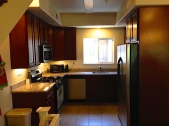 $1300 - Room available in very nice 3BR Townhouse 2