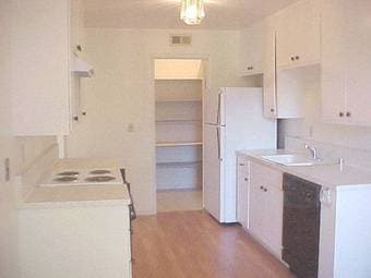 $1200 SUBLET Aug26-Sept22 (flexible) - SUNNYVALE 3