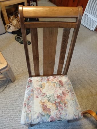Very sturdy dining set (table +6 chairs + extension) - $150 3